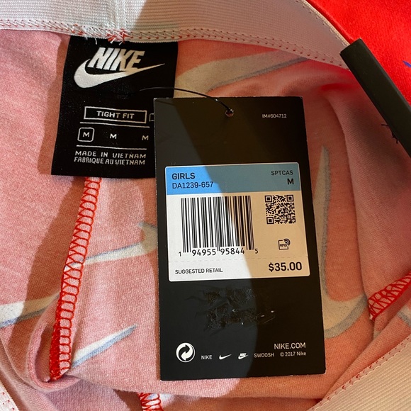 Nike - Picture 2 of 4